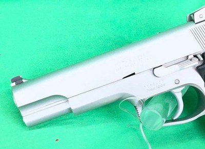 STAINLESS SMITH & WESSON 1006 10MM FULL SIZE S&W - Image 2 of 16