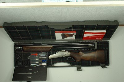 BENELLI 828U, 12 GAUGE, 28 IN BARRELS, CASE, ACCOMPANIMENTS
