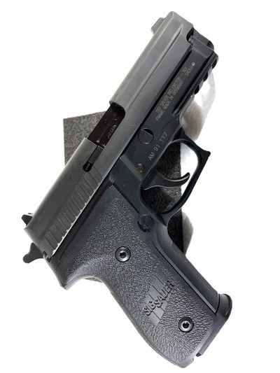 SIG SAUER P229 - .40 /.357 CAL W/ CUSTOM BLACK ALLIGATOR HOLSTER - Image 6 of 10