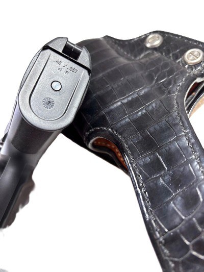 SIG SAUER P229 - .40 /.357 CAL W/ CUSTOM BLACK ALLIGATOR HOLSTER - Image 10 of 10