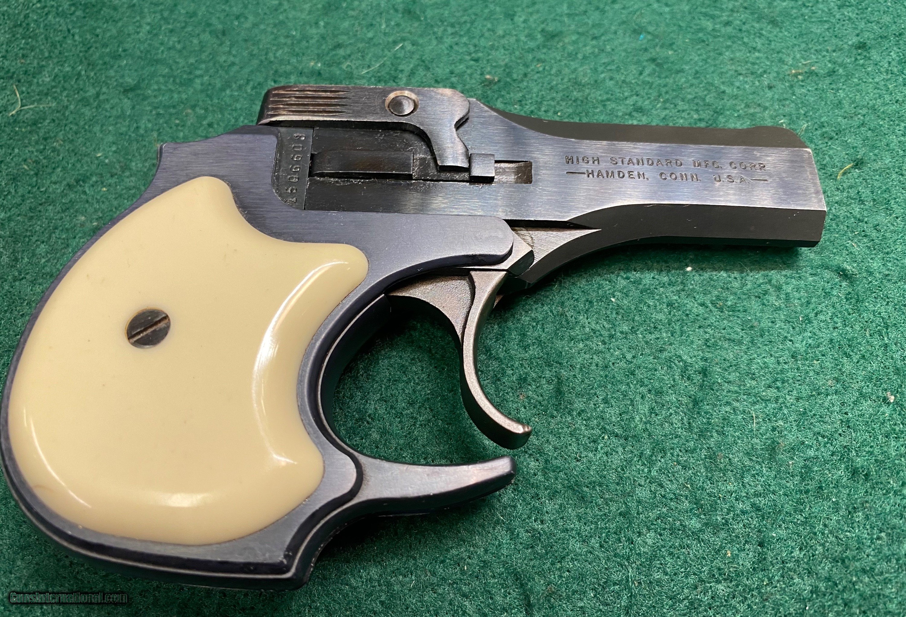 Hi-Standard D-100 .22 LR Derringer