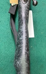 Weatherby Mark V in .257 Wby Mag. Fluted bbl & bolt - 8 of 20