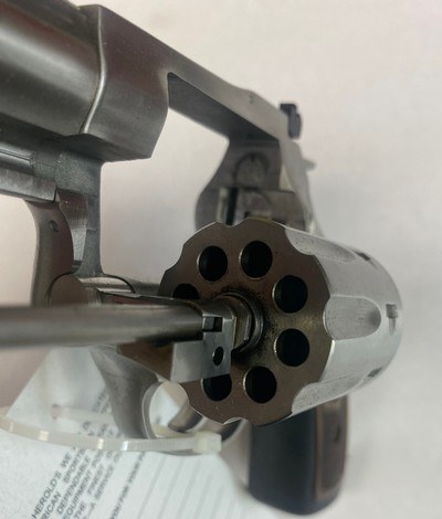 Ruger SP101 in 22 LR 4 inch barrel, eight shot cylinder w/box - Image 4 of 20