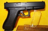 GLOCK 17 (MASS.LEGAL) - 1 of 2