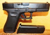 GLOCK 17 ( GEN5) - 2 of 4
