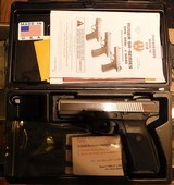 RUGER SR40 - 1 of 3