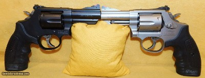 WALTHER (PAIR) R99 (NEVER IMPORTED TO THE U.S.)