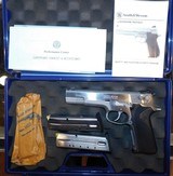 S&W (PERFORMANCE CENTER) COMPENSATED FORTY 4006 - 1 of 8