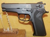 S&W 910 - 2 of 7