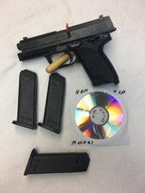 Heckler & Koch USP - .40 S&W - With 3 13-Round Magazines - 1 of 8