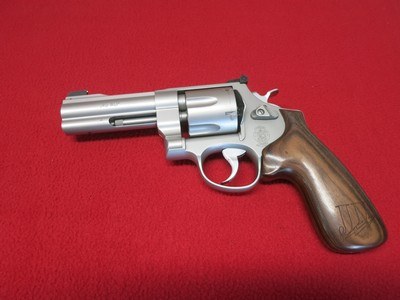 SMITH & WESSON MODEL 625-8
JERRY MICULEK