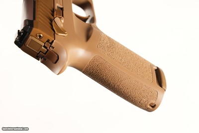 US Issued Sig Sauer M17 Pistol 9mm - Image 10 of 10