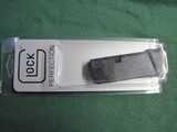Glock G27 + 2
Magazine Clip 9rds + 2rds 40S&W - 1 of 3