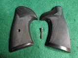 Pachmayr S&W K Frame Large Pistol Grips - 1 of 7