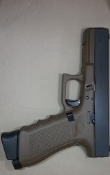 Glock 17 Gen4 9mm pistol, Dark Earth - 13 of 20