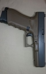 Glock 17 Gen4 9mm pistol, Dark Earth - 14 of 20