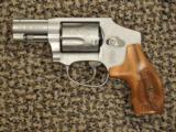 S&W MODEL 640 FACTORY ENGRAVED .357 MAGNUM REVOLVER - 1 of 8