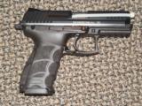 HK MODEL P-30 PISTOL IN 9 MM WITH THREE MAGAZINES - 4 of 5