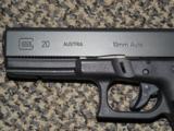 GLOCK MODEL 20 PISTOL IN 10 MM WITH THREE MAGAZINES - 2 of 4