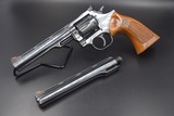 ORIGINAL DAN WESSON MODEL 15-2V REVOLVER IN .357 MAGNUM WITH TWO BARRELS AND CASE - 2 of 11