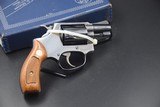 S&W MODEL 36 ROUND BUTT .38 SPECIAL REVOLVER EARLY 70's VINTAGE IN BOX - 4 of 6