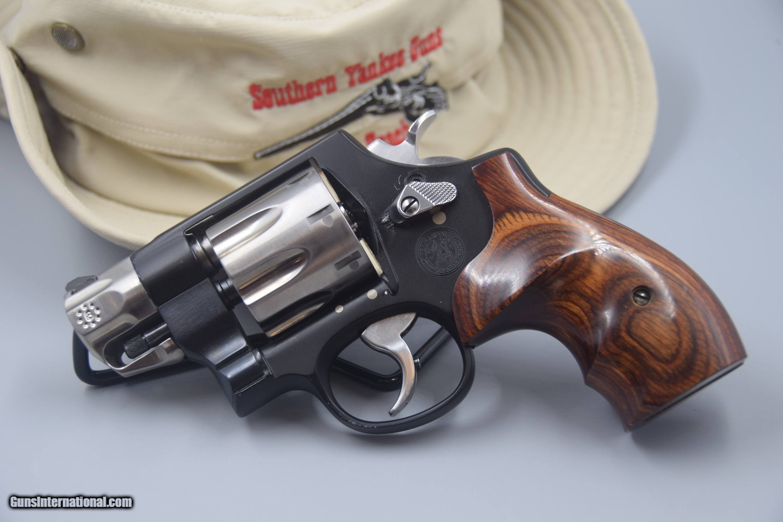 Sandw Model 327 Performance Center Super Snubbie 8 Shot 357 Magnum Revolver 6922