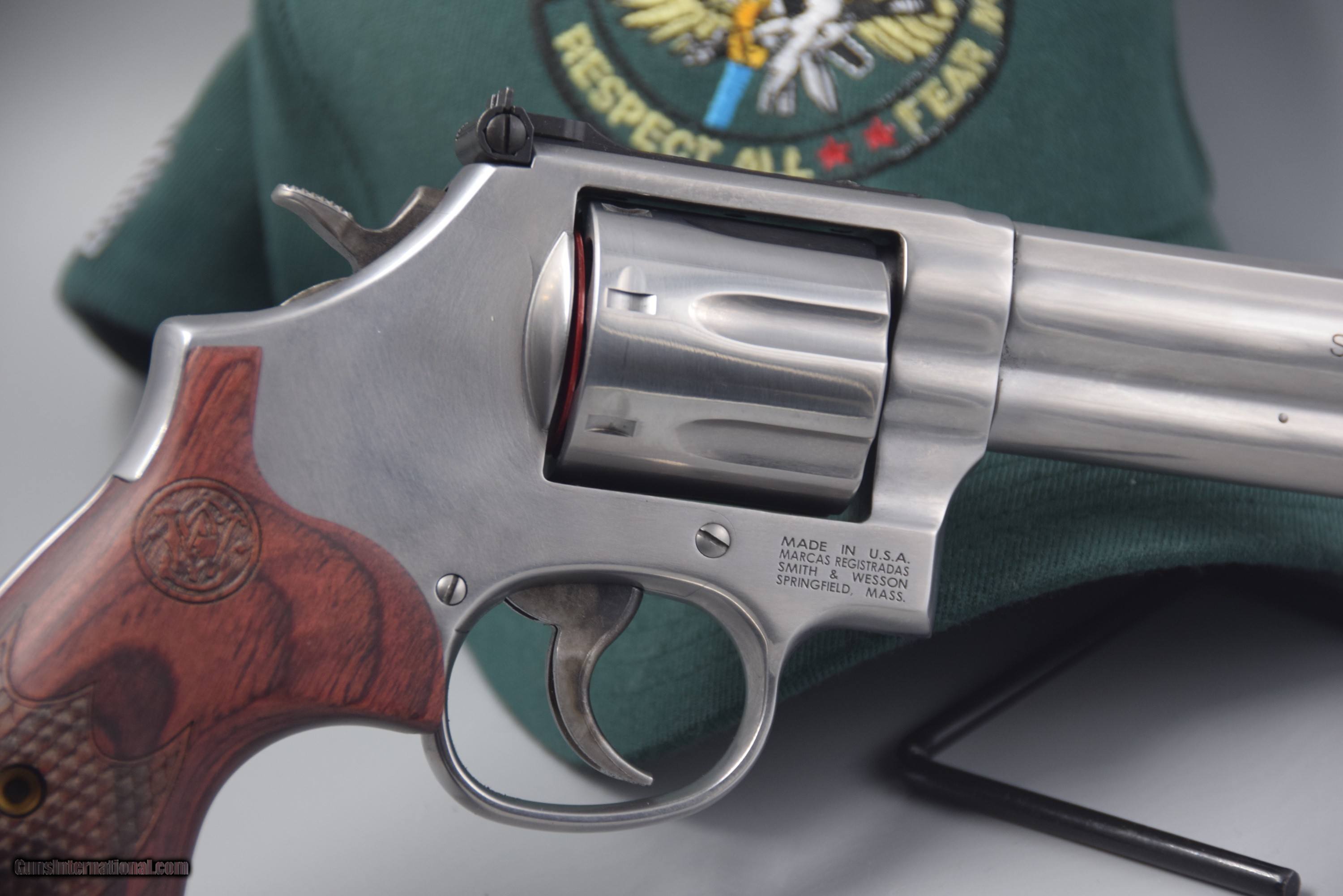 SMITH AND WESSON MODEL 686 DELUX SIX-INCH REVOLVER IN .357 MAGNUM