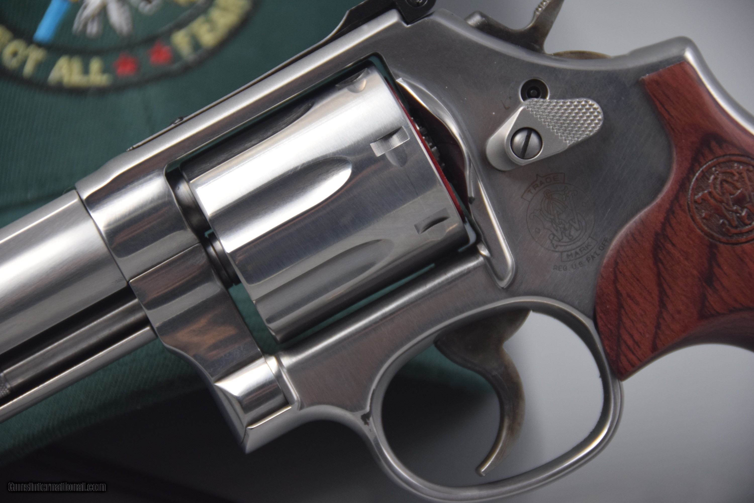 SMITH AND WESSON MODEL 686 DELUX SIX-INCH REVOLVER IN .357 MAGNUM