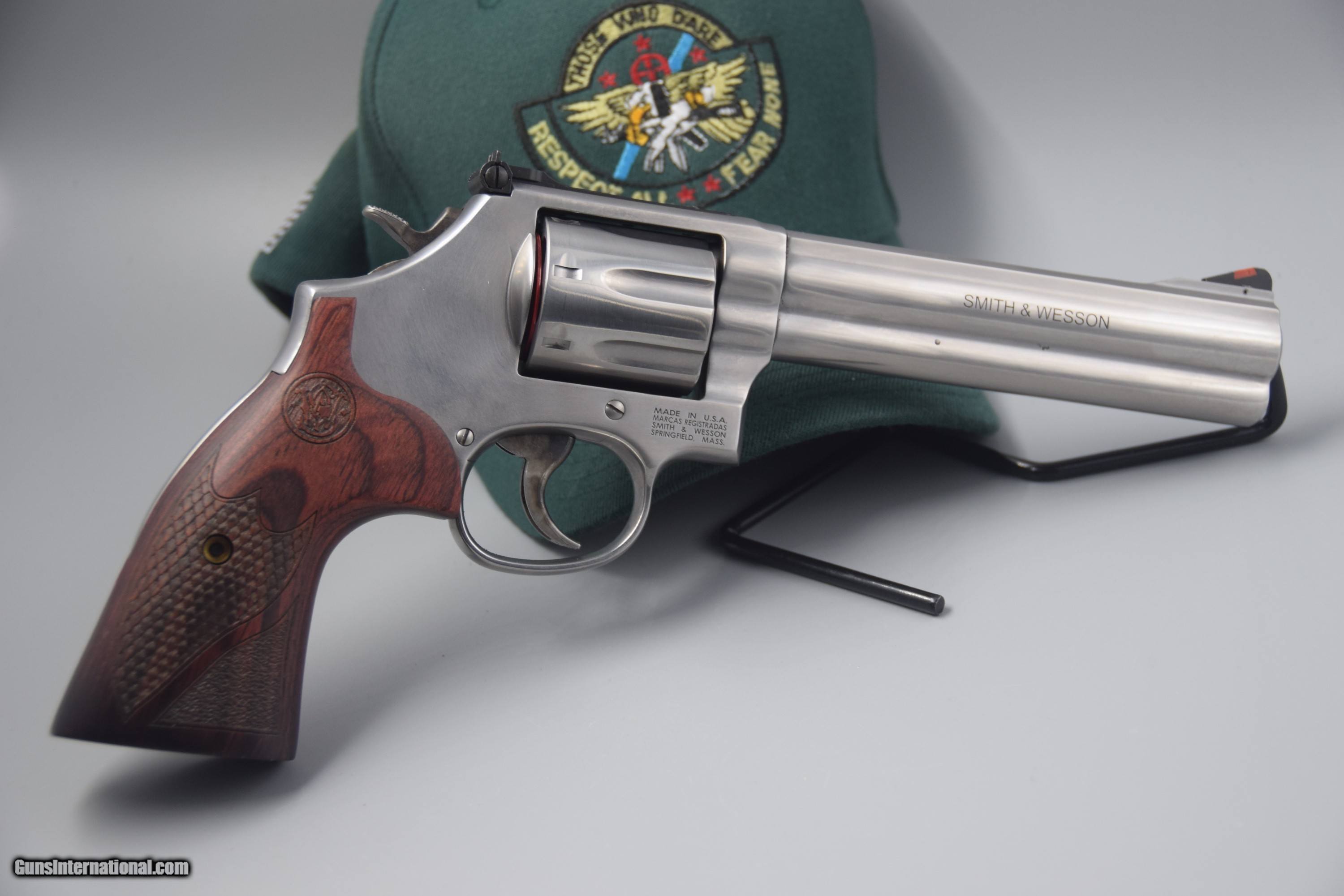 SMITH AND WESSON MODEL 686 DELUX SIX-INCH REVOLVER IN .357 MAGNUM