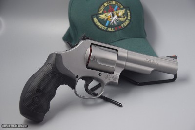 S&W MODEL 69 
