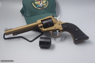 RUGER SUPER WRANGLER CONVERTIBLE IN .22 LR/.22 MAGNUM WITH TWO CYLINDERS BRONZE - FREE SHIPPING