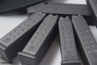 GLOCK .40 CALIBER MAGAZINES (6) available at ONE PRICE... - Image 3 of 7
