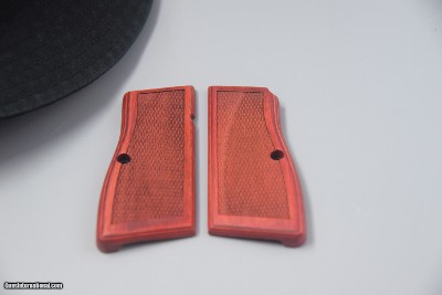 GRIPS FOR BROWNING HI-POWER and CLONES.... - Image 2 of 3
