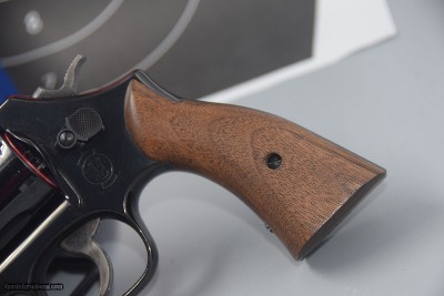 S&W MODEL 10 CLASSIC 4-INCH 38 SPECIAL REVOLVER IN BLUE NO LOCK - Image 3 of 8