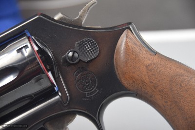 S&W MODEL 10 CLASSIC 4-INCH 38 SPECIAL REVOLVER IN BLUE NO LOCK - Image 4 of 8