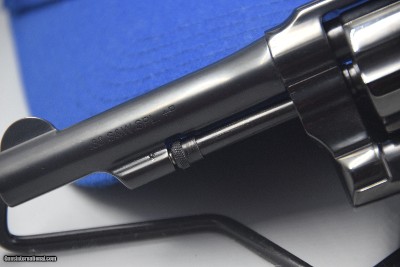 S&W MODEL 10 CLASSIC 4-INCH 38 SPECIAL REVOLVER IN BLUE NO LOCK - Image 5 of 8