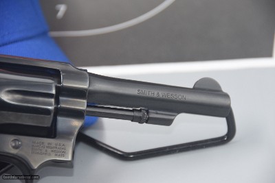 S&W MODEL 10 CLASSIC 4-INCH 38 SPECIAL REVOLVER IN BLUE NO LOCK - Image 7 of 8