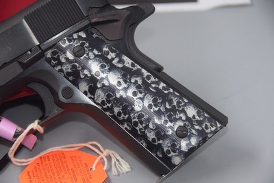 COLT 38 SUPER GOVERNMENT MODEL 1911 SERIES 70 WITH CUSTOM GRIPS.... - Image 3 of 5