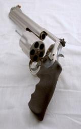 SMITH & WESSON MODEL 500 STAINLESS 500 S&W CALIBER - 4 of 4