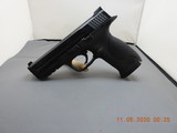 SMITH & WESSON
M+P 40
40s+w
USED - 6 of 9