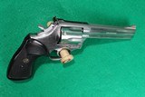 Smith & Wesson Model 686-1 357 Magnum Stainless Revolver - 3 of 4