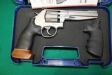 Smith & Wesson Pro Series®M986 9MM Revolver - 3 of 4