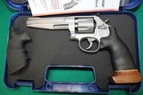 Smith & Wesson Pro Series®M986 9MM Revolver - 2 of 4