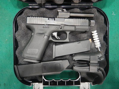 Glock G19 Gen5 9MM Pistol W/ Threaded Barrel - Image 2 of 3