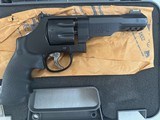 Smith & Wesson 327 M&P R8 Performance Center - 3 of 6