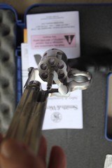 Smith and Wesson 686 - Image 3 of 9