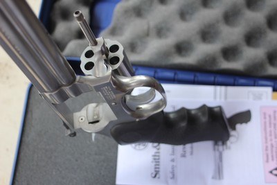 Smith and Wesson 686 - Image 4 of 9