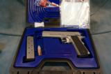 Dan Wesson Valor 45ACP LNIB - 1 of 4