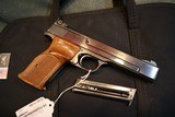S+W Model 41 no dash with case and extra magazine - 6 of 6