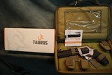 Taurus Raging Hunter 357Mag 6 3/4 w/box+papers